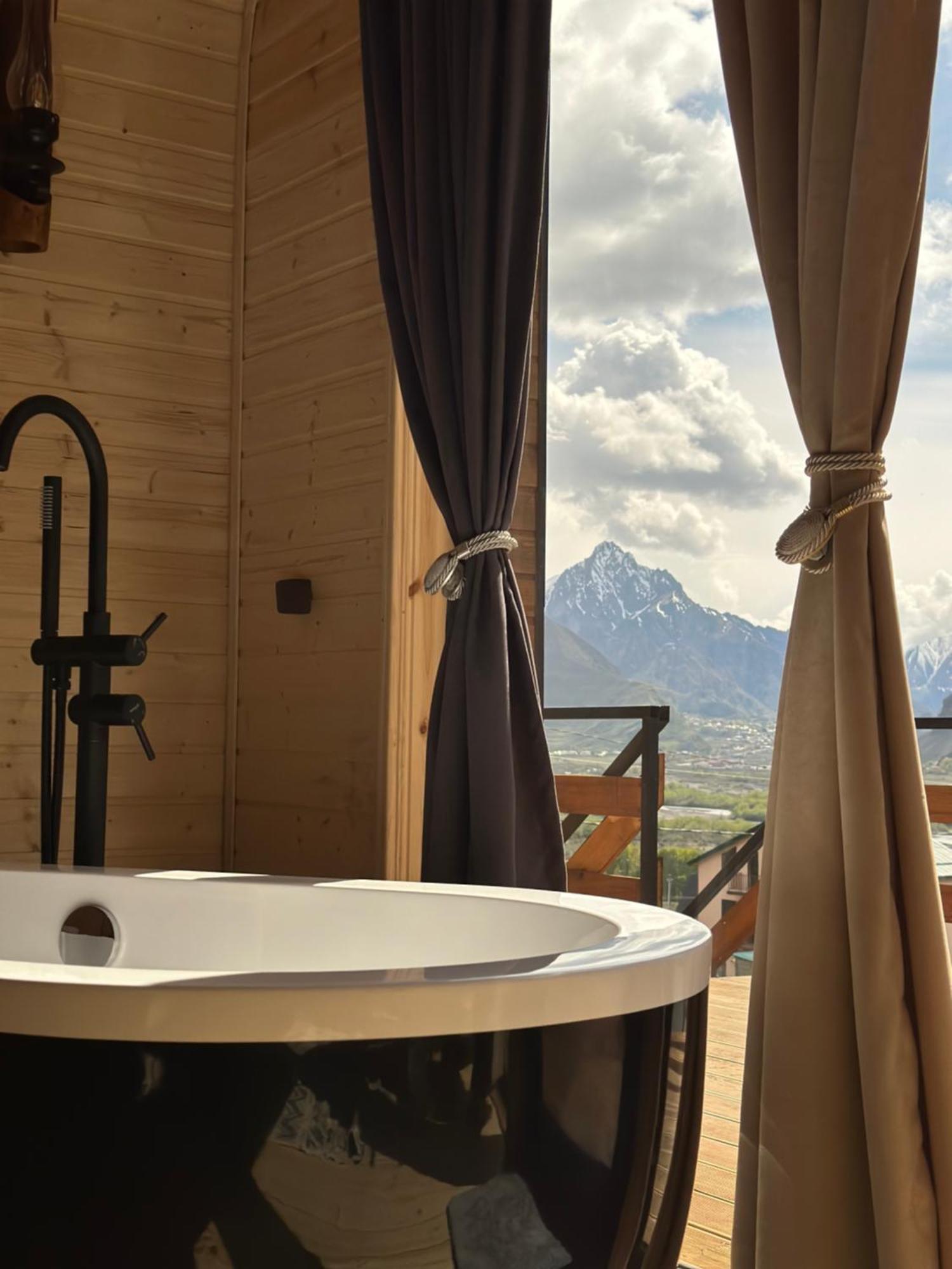 Outdoor Cottages Kazbegi Exteriör bild